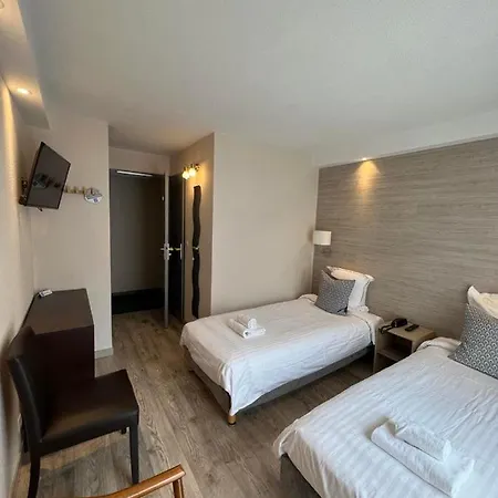Hotell Des 4 Soleils