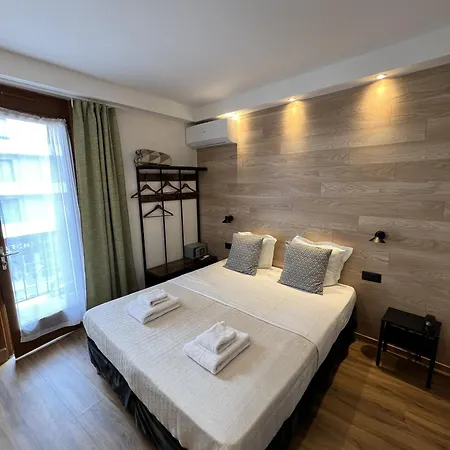 Au Bec Fin Hotel 2*