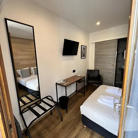 Hotell Des 4 Soleils