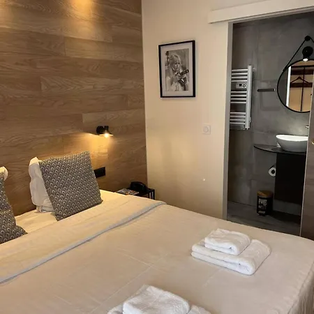 Au Bec Fin Hotel 2*