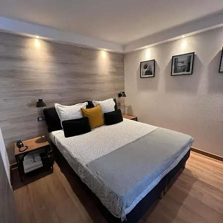 Des 4 Soleils Hotel 2*