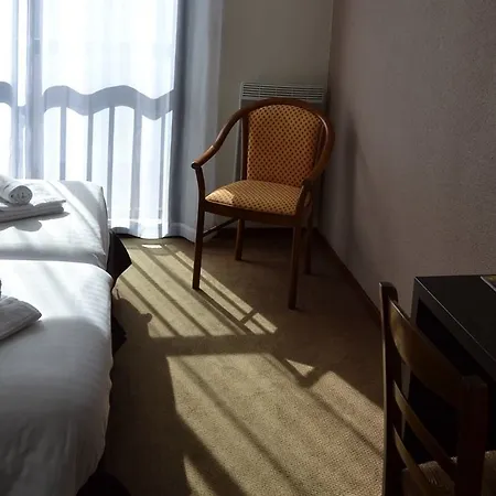 Отель Des 4 Soleils